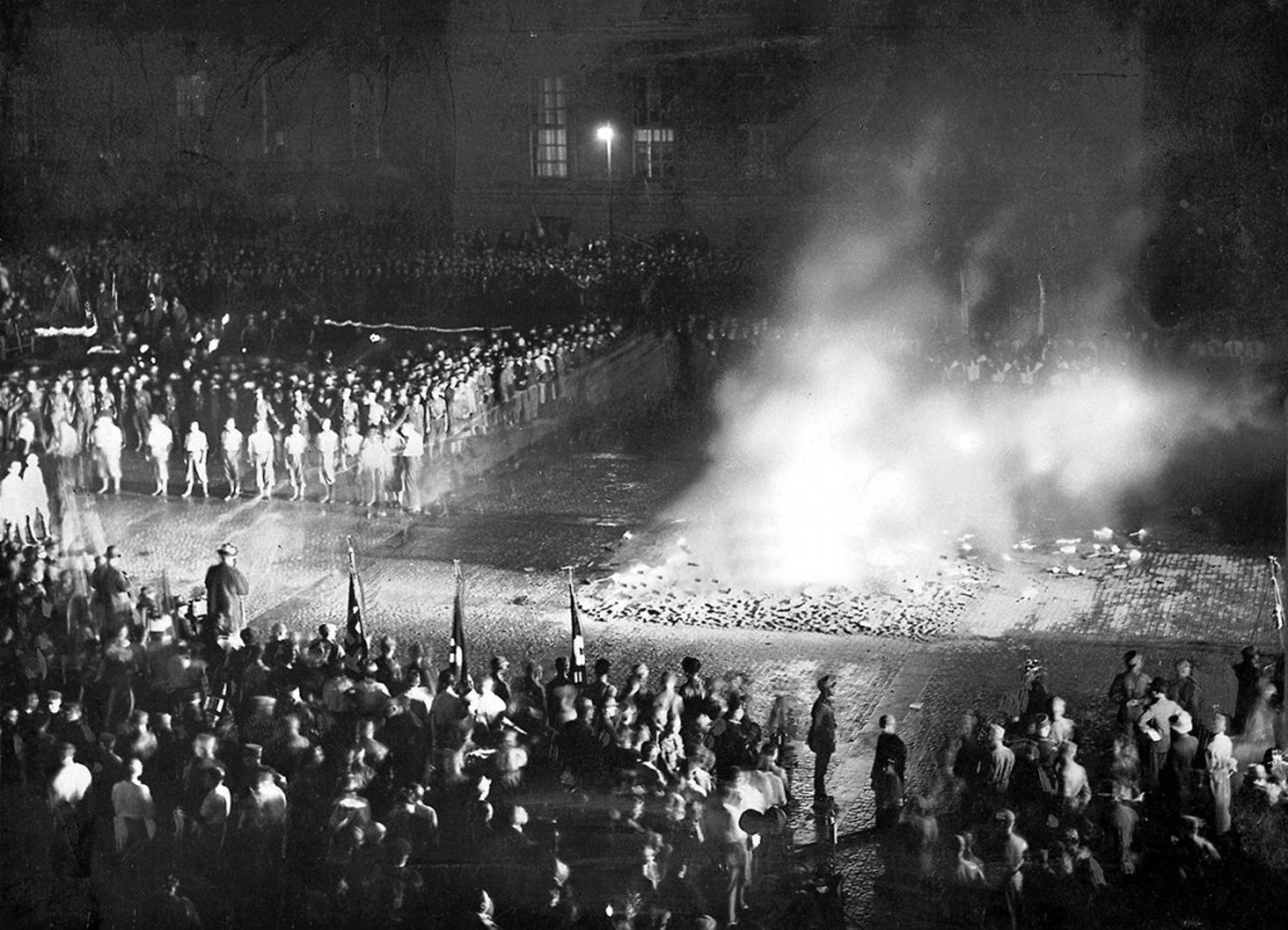 Book burning campaign v-pravda.ru