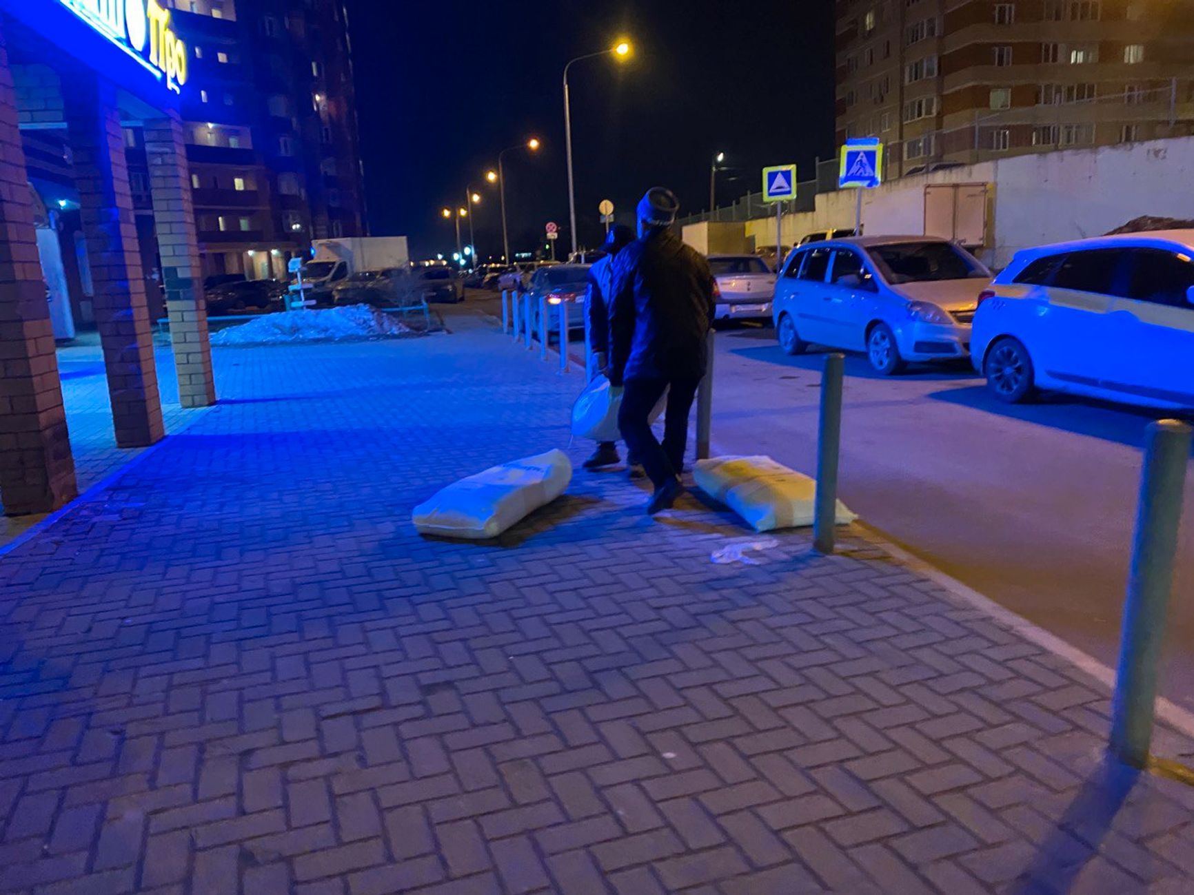 В микрорайоне Южный некоторые выходцы из Таджикистана идут на разгрузку только поздно вечером, «чтобы не отсвечивать».